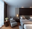 Özelleştirilmiş Otel Yatak Odası Mobilya Takımları Ceviz Kaplama Yatak E1 Kontrplak